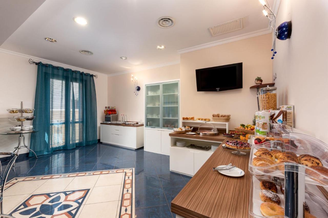 Helios Hotel